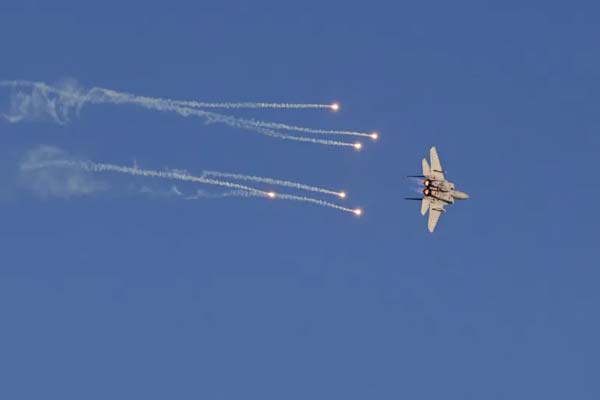 صور من سماء طهران.. هل تجرأت طائرات إسرائيلية على التحليق المنخفض؟