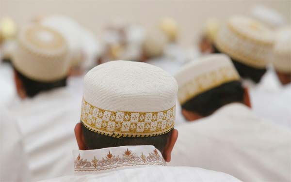 أغلبية الشباب المسلمين في فرنسا يضعون الشريعة فوق القوانين الوطنية 