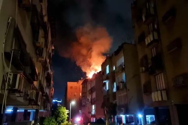 حرائق في مبان وسط إسرائيل جراء موجة صاروخية إيرانية جديدة
