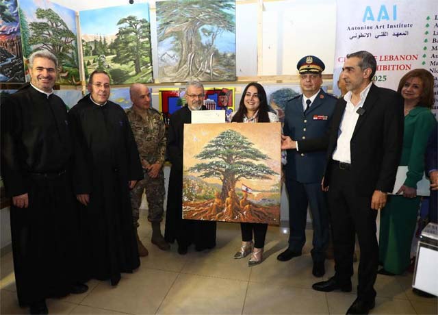 حجازي هنأ الفنانة الصيداوية الشابة ملكة عدنان العبد لفوزها بالمركز الأول في مسابقة الرسم