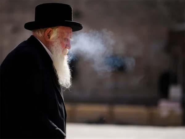 أمة.. لا خلاق لها