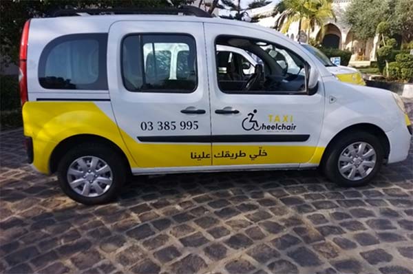 تاكسيات مخصّصة لأصحاب الإعاقات: حقهم التنقل بكرامة