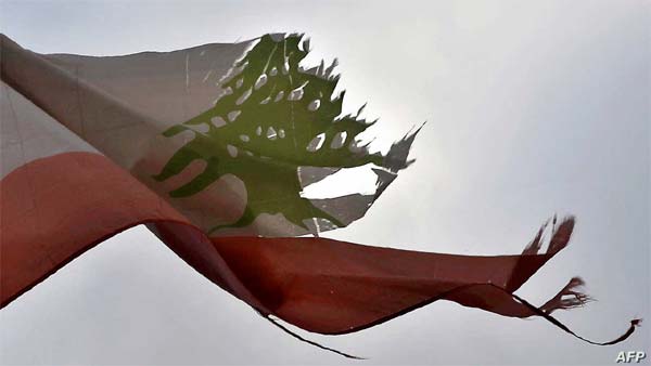 لبنان على حافة الهاوية.. والدبلوماسية في سباق مع الزمن لتفادي "الانفجار"
