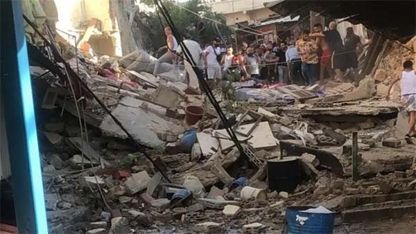 انهيار مبنى في القبة ـ طرابلس ـ فجرا وفرق الانقاذ تنجح في اخراج ناجين