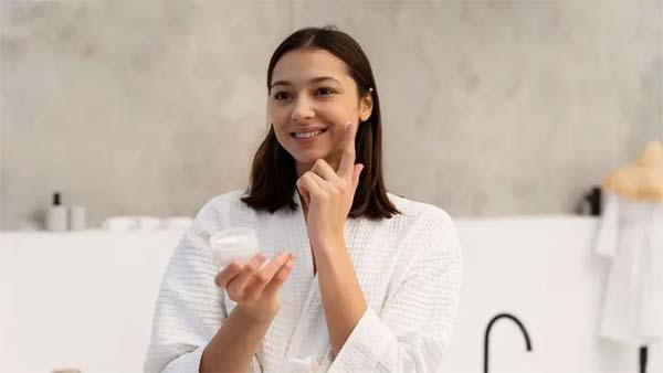 الفازلين أم الغليسيرين: أيهما أفضل للبشرة؟