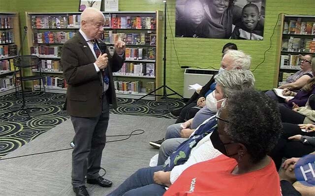 مدرسة في نيويورك ترفض استضافة ناجٍ من الهولوكوست بسبب "رسائله حول إسرائيل وفلسطين"