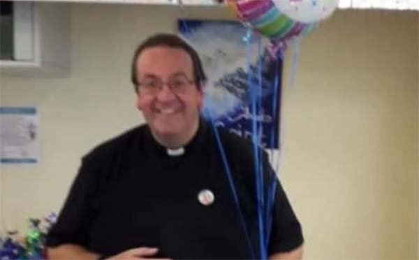 كاهن كاثوليكي يتفادى السجن رغم رسائل عنصرية تدعو لتفجير المساجد
