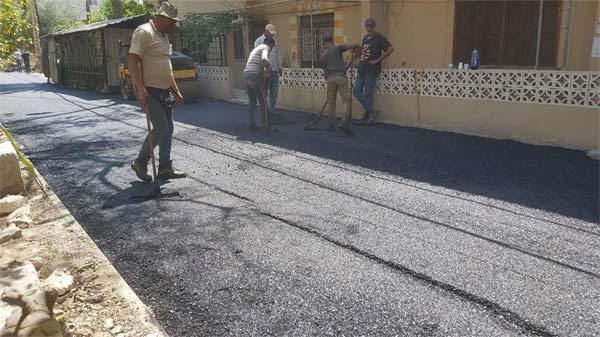 بلدية صيدا تطلق حملة تزفيت الحفر في شوارع وأحياء في المدينة