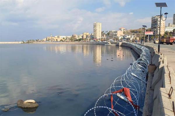 شريط شائك على كورنيش صيدا يثير غضب الأهالي