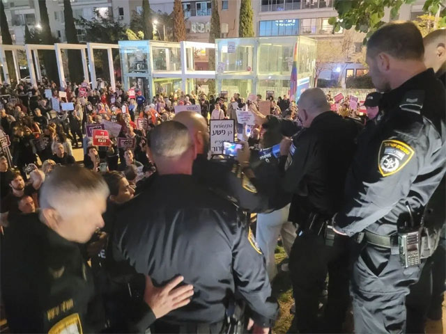 لأول مرة منذ اندلاع الحرب: عودة الاحتجاجات في إسرائيل ضد "الانقلاب القضائي" و تظاهرات ضد الحرب