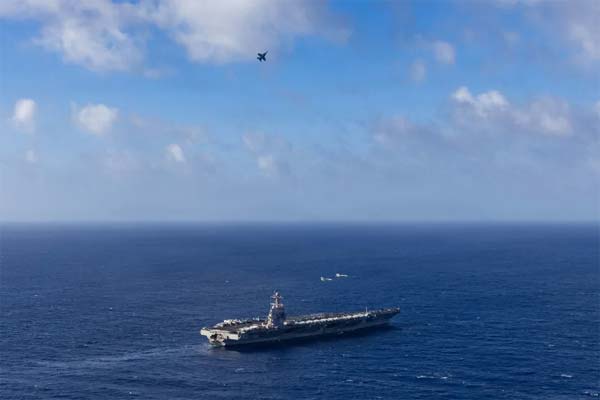 فنزويلا تعلن "تعبئة شاملة" لقواتها العسكرية تزامناً مع وصول أكبر حاملة طائرات أمريكية إلى المنطقة