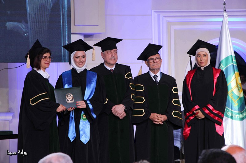 "جامعة الجنان" خرّجت الدفعة 18 من طلاب فرع صيدا ومنحت شهادة فخرية لخريجها الطبيب الشهيد حسين هلال درويش (خبر + 33 صورة)