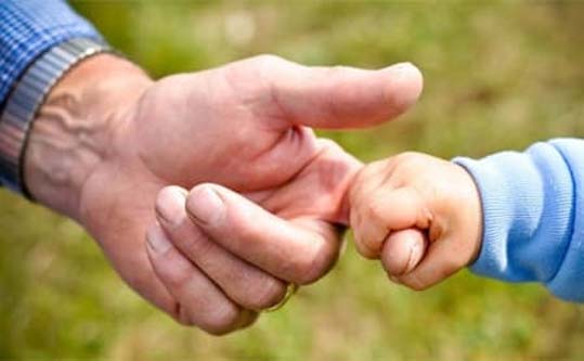 خمسة أخطاء شائعة يرتكبها الأجداد مع الأحفاد..