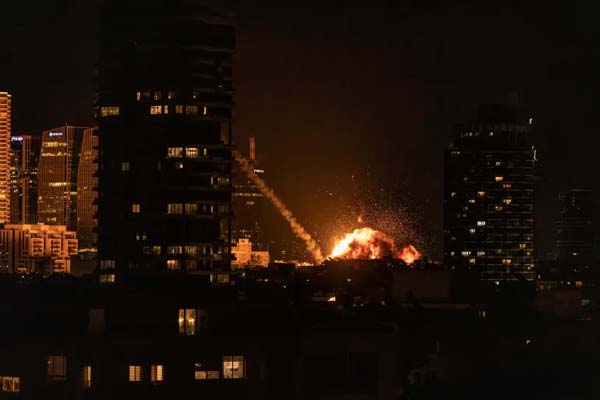 حزب الله يصعّد هجماته ويستهدف تل أبيب وقواعد عسكرية إسرائيلية