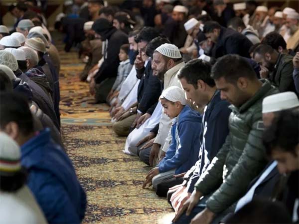 بريطانيا تعلن حزمة أمنية جديدة للمسلمين.. وجدل واسع حول "تحريض" غير مسبوق ضد أكاديمي يهودي في لندن