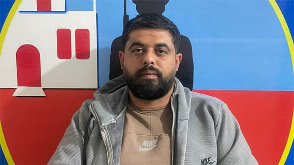 تعميم صورة موقوف بجرم احتيال يوهم ضحاياه بتأمين “فيزا شينغن”، هل وقعتم ضحيّة أعماله؟