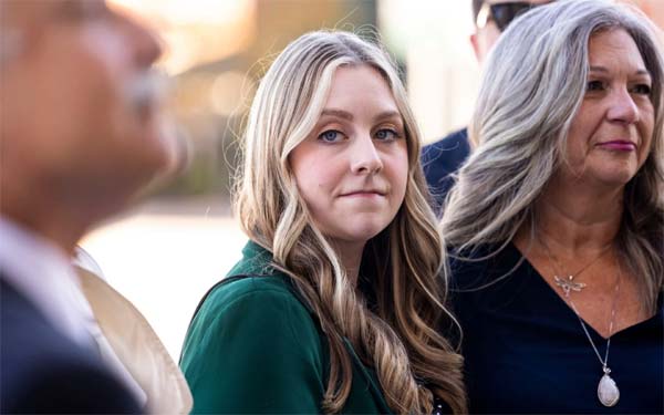 معلمة تحصل على تعويض بقيمة 10 ملايين دولار بعد إطلاق النار عليها من قبل تلميذ يبلغ 6 سنوات