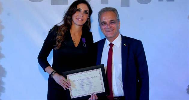  ترفيع اللبنانية "جيهان القسحنا ديب" إلى رتبة ضابطة في وسام السعفات الأكاديمية الفرنسية كانو - نيجيريا