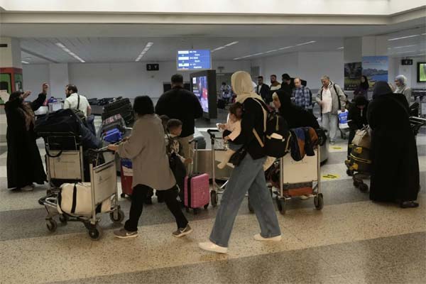 إحباط محاولة تهريب ذهب لـ«حزب الله» من مطار بيروت وفصل عشرات الموظفين