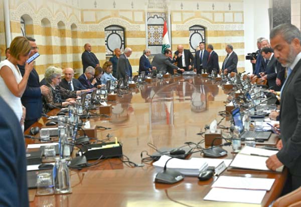 ماذا جرى في الجلسة عند نقاش بند السلاح؟