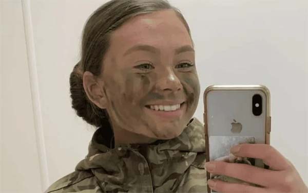 والدة جندية انتحرت بعد تعرضها لاعتداء جنسي من قبل ضابط: "هذا ليس عدلاً"