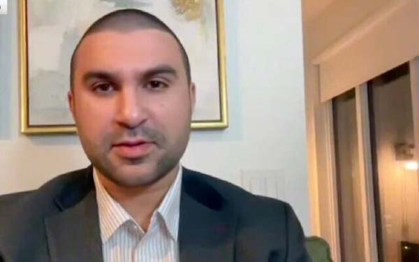 بعد اعتقاله لأكثر من أسبوعين لانتقاده إسرائيل: معلق سياسي بريطاني مسلم يوافق على مغادرة الولايات المتحدة طوعاً