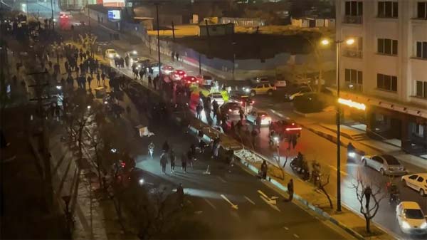 تنديد أوروبي بـ"قتل متظاهرين" ودعم أميركي لشعب إيران وإصابات بصفوف الأمن