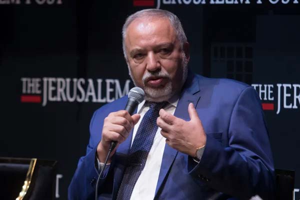 ليبرمان: إسرائيل تسلح عصابات في غزة بأمر من نتنياهو