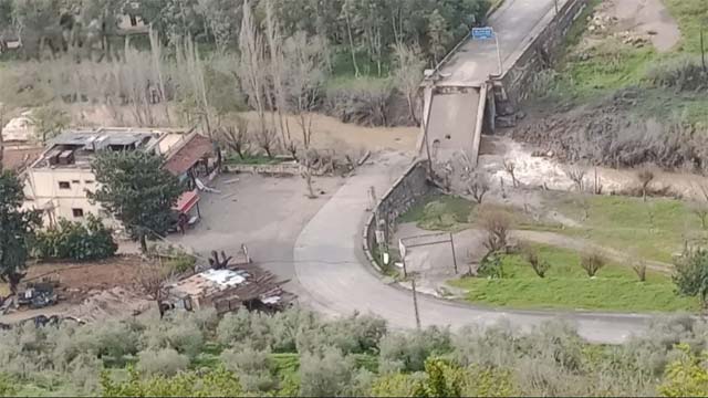 غارة عنيفة فجرا على جسر قعقعية الجسر أدت الى تدميره