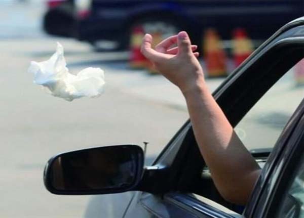 الأشغال والداخلية تحذّران من رمي النفايات على الأوتوسترادات: إجراءات قانونية لمواجهة انسداد المصارف والفيضانات