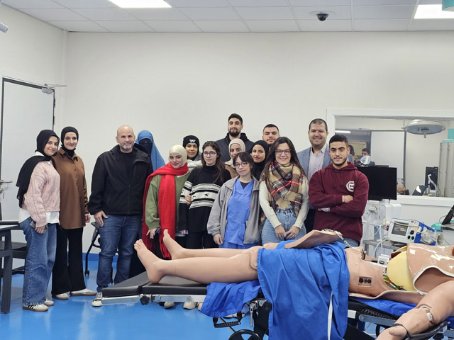 طلاب من كلية الصحة (3) ينهون دورة في الإنعاش القلبي الرئوي
