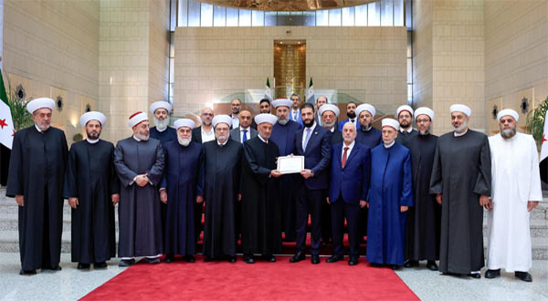 دريان للرئيس الشرع: الْأَمَلُ فيكم وَالتَّفَهُّمُ أَنْ تَسْتَجِدَّ عَلاقَاتٌ بَينَ البَلَدَينِ الشَّقِيقَينِ مِنْ نَوعٍ جديد يَقُومُ على الشَّرَاكَةِ وَالتَّكَامُل