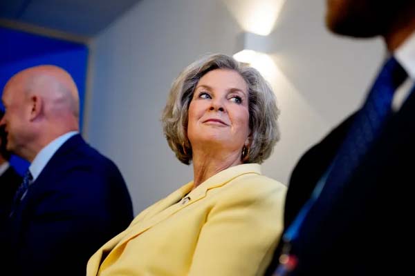 كبيرة موظفي البيت الأبيض ترسم ملامح فوضى صادمة داخله