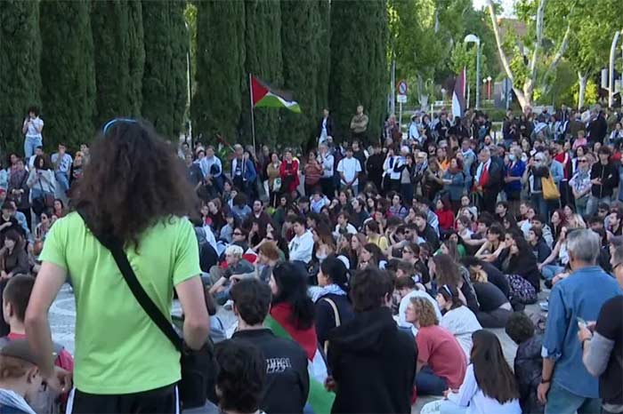 عشرات الجامعات الإسبانية تقطع علاقتها بإسرائيل