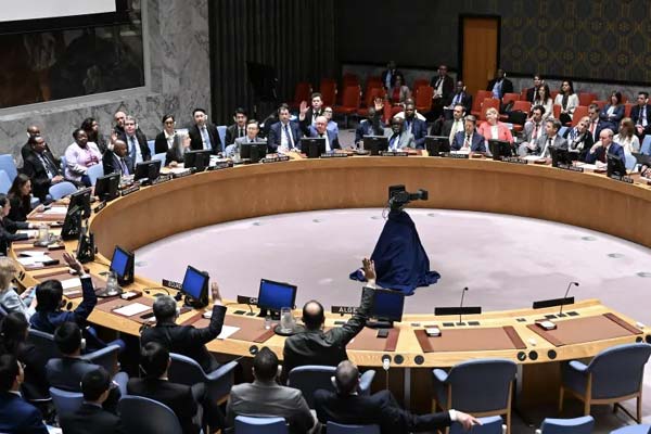 مجلس الأمن يتبنى قرارا أميركيا لوقف إطلاق النار بغزة وحماس ترحب