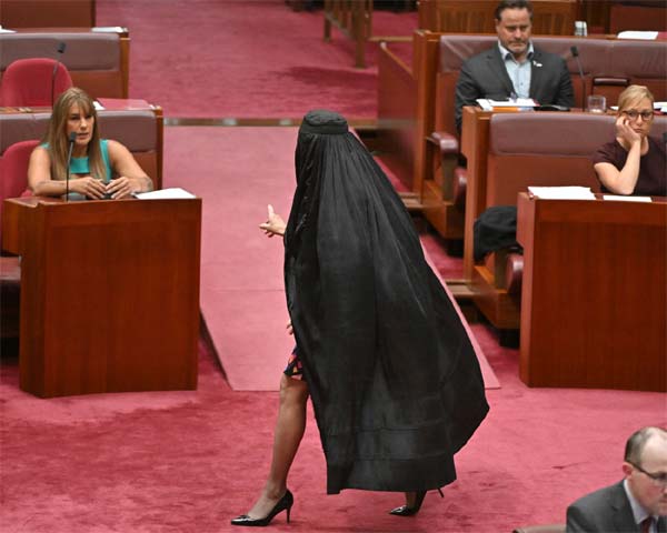 إدانات واسعة بعد تكرار "استعراض البرقع" الإسلامي في مجلس الشيوخ الأسترالي 