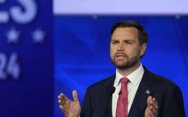 نائب الرئيس الأمريكي يدافع عن تصريحاته بشأن أمله في اعتناق زوجته المسيحية