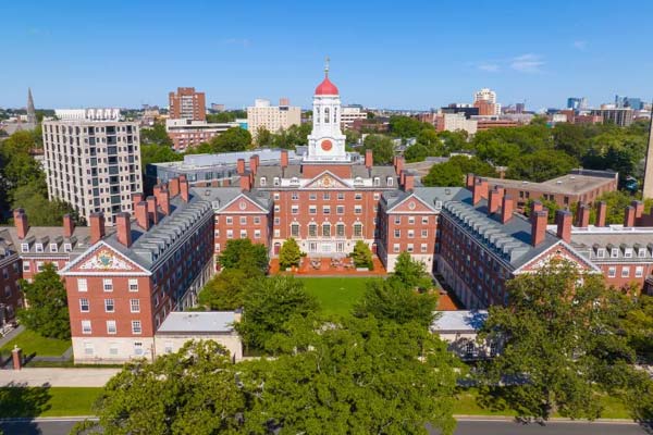 جامعات عالمية تتسابق لاستقطاب الطلاب بعد قيود ترامب على تأشيراتهم
