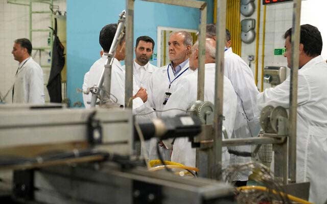 مسؤول إسرائيلي: إسرائيل تهدف إلى إسقاط النظام الإيراني قبل نهاية ولاية ترامب