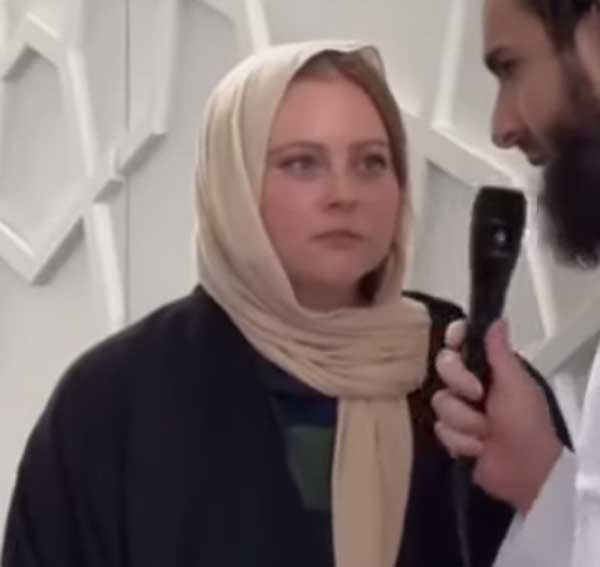    شابة جديدة تعتنق الاسلام (7): استرالية تنطق الشهادتين 