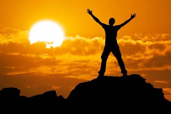 القارب في الميناء… أم في البحر؟