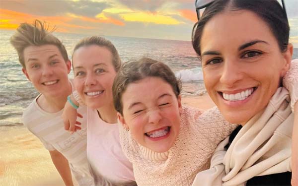 عائلة مؤثرة على مواقع التواصل تنتقل إلى بريطانيا لتفادي حظر الإنترنت في أستراليا