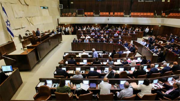 الكنيست الإسرائيلي يصادق بالقراءة التمهيدية على مشروعين يهدفان إلى فرض "السيادة الإسرائيلية" على الضفة الغربية