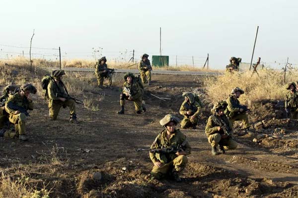 إسرائيل تباشر أعمالا بسوريا.. وجيش النظام وروسيا ينسحبان من المنطقة