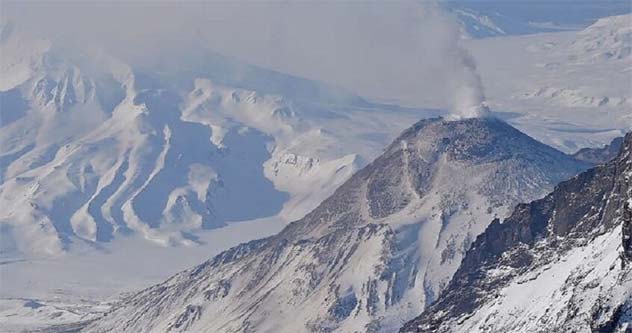 تحذير أحمر عاجل من بركان روسي والرماد يهدد الطيران