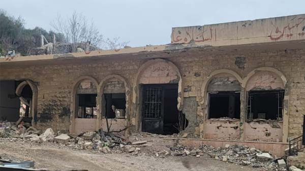 قوة معادية دخلت مبنى البلدية في بليدا وقتلت موظفا خلال نومه.. و فجّرت النادي الحسيني في العديسة فجرًا