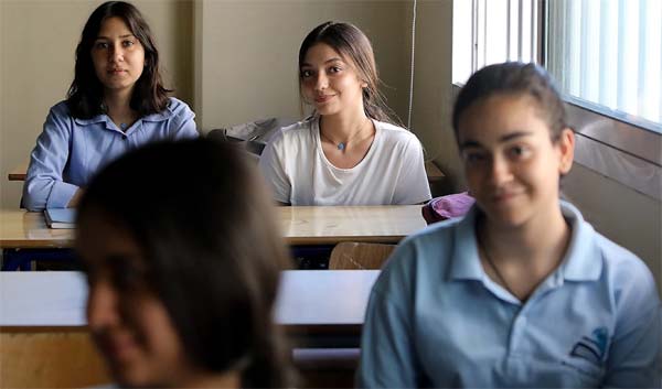 إرباك في المدارس الرسمية: ماذا يدرس الطلاب؟