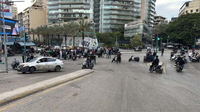 إشكال في "ساقية الجنزير" في بيروت.. أمن الدولة يوضح.. وسكان المنطقة نرفض "مداهمات ذات طابع مافياوي" وقطع للطرقات