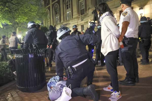 صحفية أميركية: قمع احتجاجات طلاب الجامعات كان وحشيا