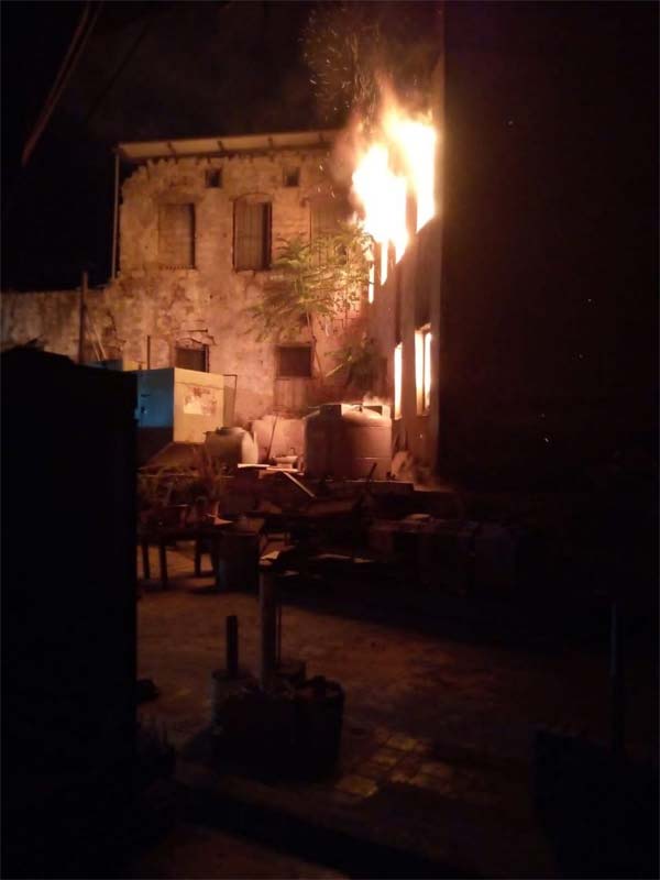 اندلاع حريق في مستوع للألعاب في صيدا